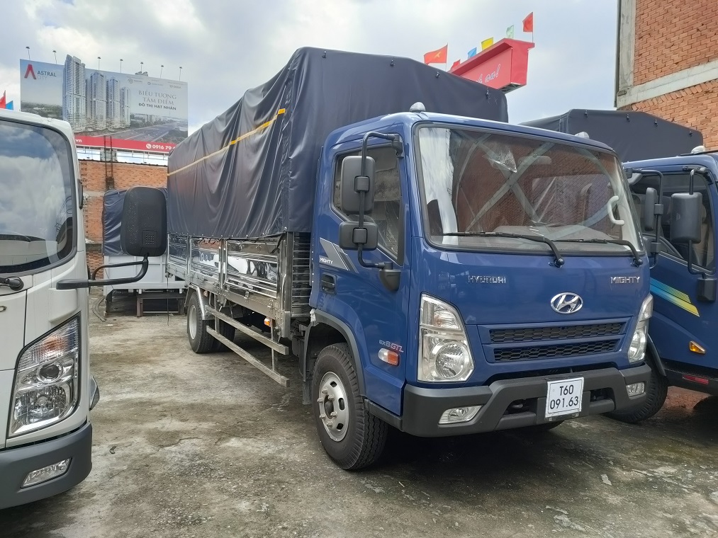 Xe tải Hyundai EX8 GTL thùng bạt xanh