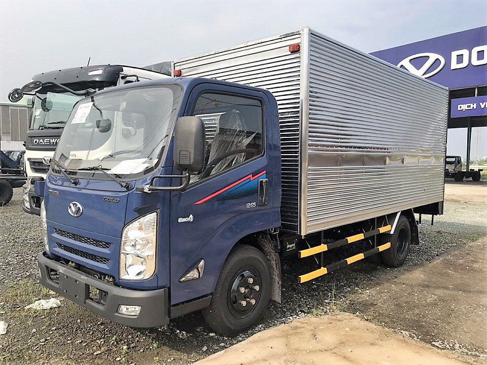 Xe tải IZ65 thùng kín màu xanh