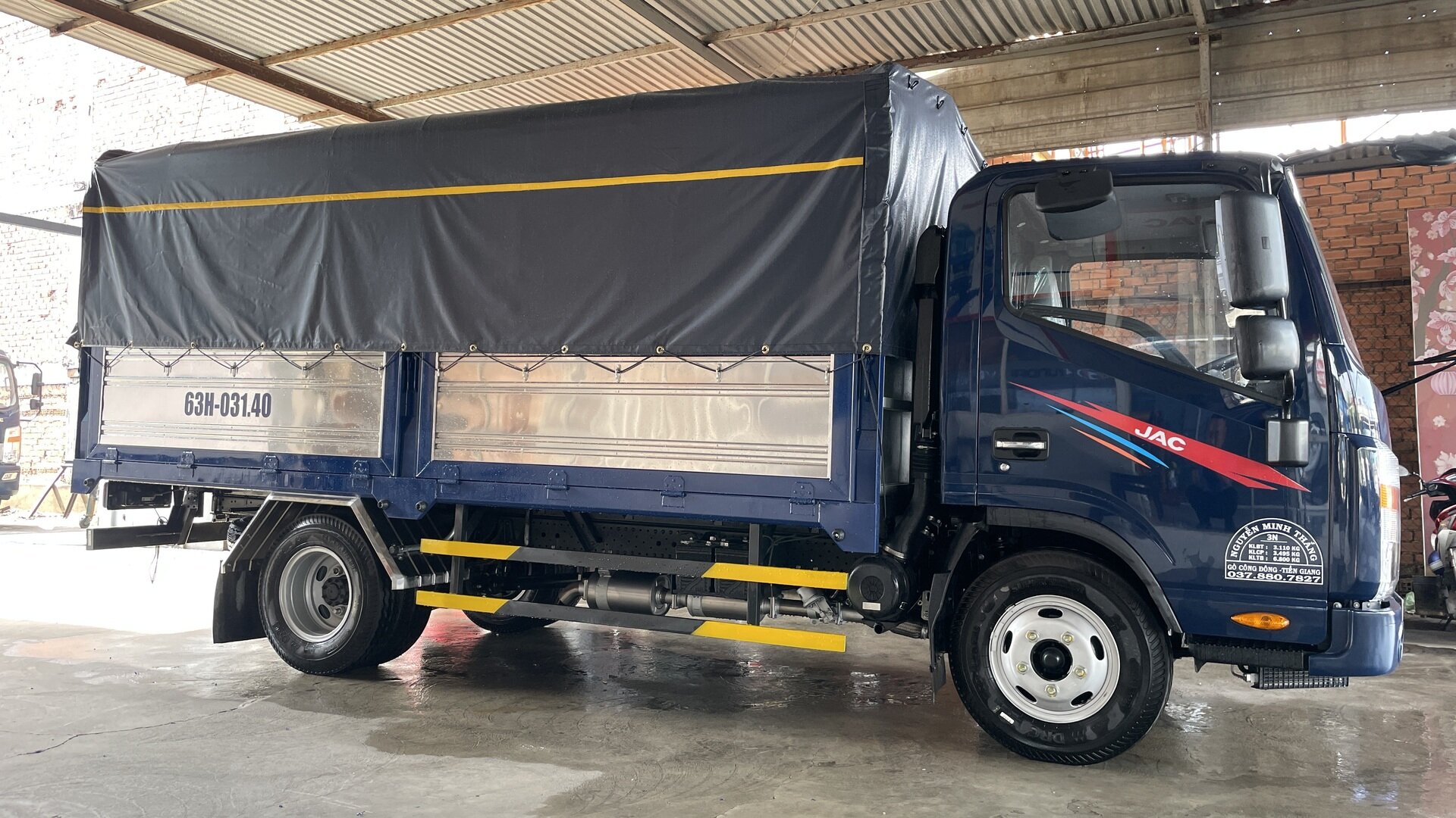JAC N200S thùng bạt xanh