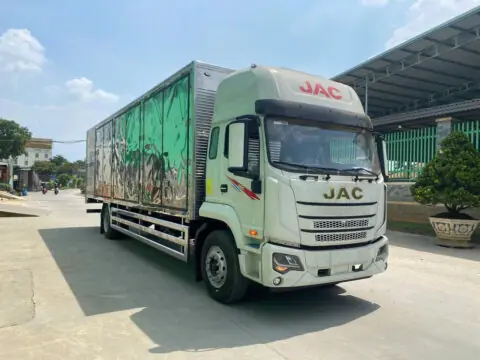 Xe Tải Jac Dawos Thùng Kín 6 Bửng 8 Tấn