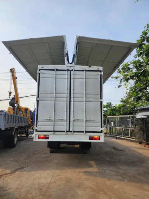 Alternative view of Xe Tải JAC A5 Thùng Kín Cánh Dơi